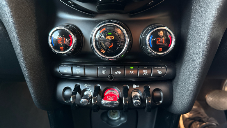 MINI Hatchback 1.5 Cooper Classic 3dr Auto [Comfort/Nav Pack] Petrol Hatchback